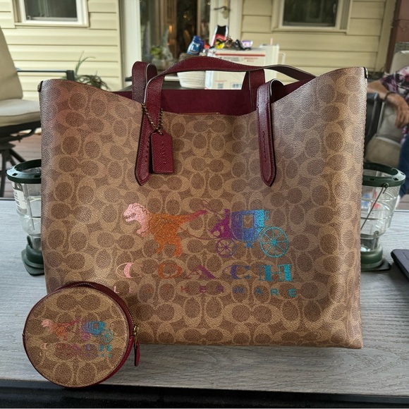 Rare Rare Coach limit edition Signature Rexy Carriage tote w/ matching coin - Picture 10 of 13